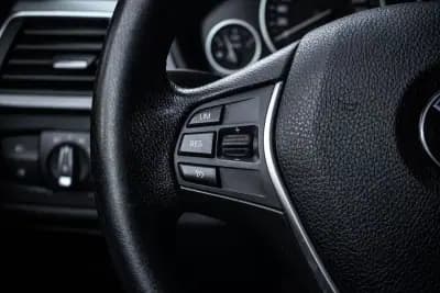 Vendo BMW 318 2015 - 16900 EUR, 246569 km - AUTO.MOTO.pt