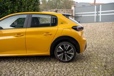 Vendo Peugeot e-208 2023 - 17900 EUR, 25000 km - AUTO.MOTO.pt