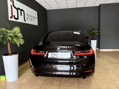 Vendo BMW 320 2019 - 21990 EUR, 243987 km - AUTO.MOTO.pt