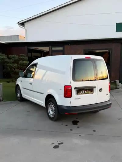 Sell Volkswagen Caddy 2018 - 7950 EUR, 322680 km - AUTO.MOTO.pt