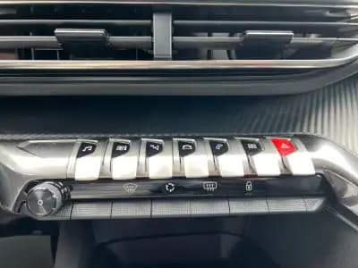 Vendo Peugeot 5008 2024 - 29750 EUR, 32015 km - AUTO.MOTO.pt