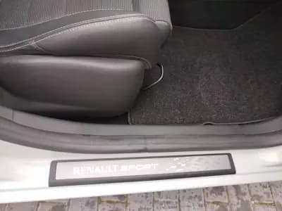 Vendo Renault Mégane Sport Tourer 2015 - 11750 EUR, 143765 km - AUTO.MOTO.pt