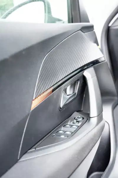 Vendo Peugeot e-2008 2021 - 19990 EUR, 13890 km - AUTO.MOTO.pt