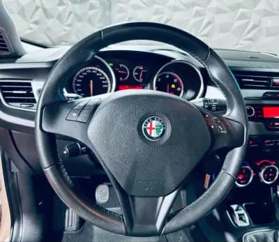 Vendo Alfa Romeo Giulietta 2012 - 13750 EUR, 119336 km - AUTO.MOTO.pt