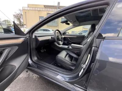 Vendo Tesla Model 3 2023 - 31950 EUR, 63000 km - AUTO.MOTO.pt