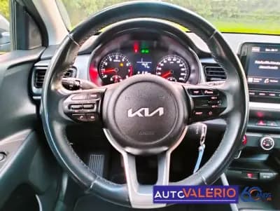 Sell Kia Stonic 2023 - 16950 EUR, 39477 km - AUTO.MOTO.pt