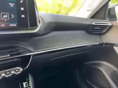 Vendo Peugeot e-2008 2022 - 21990 EUR, 30000 km - AUTO.MOTO.pt