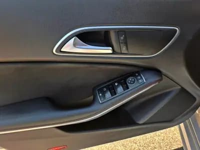 Vendo Mercedes-Benz CLA 180 2016 - 17490 EUR, 178000 km - AUTO.MOTO.pt