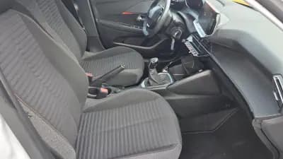 Vendo Peugeot 208 2023 - 14990 EUR, 31000 km - AUTO.MOTO.pt