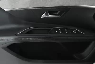 Vendo Peugeot 3008 2023 - 32750 EUR, 45000 km - AUTO.MOTO.pt