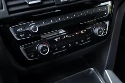 Vendo BMW 318 2015 - 16900 EUR, 246569 km - AUTO.MOTO.pt