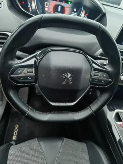 Vendo Peugeot 5008 2018 - 14990 EUR, 172200 km - AUTO.MOTO.pt