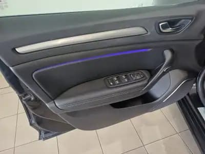 Sell Renault Mégane 2016 - 16190 EUR, 93255 km - AUTO.MOTO.pt