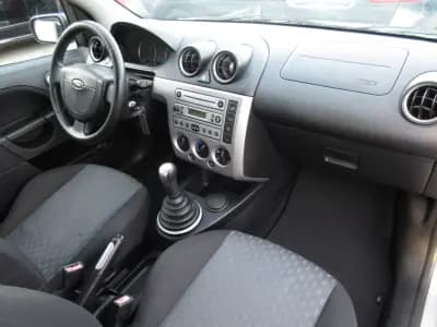 Vendo Ford Fiesta 2005 - 4990 EUR, 204000 km - AUTO.MOTO.pt