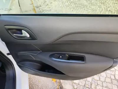 Sell Citroën C4 2015 - 9980 EUR, 157000 km - AUTO.MOTO.pt