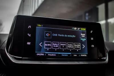 Vendo Peugeot e-2008 2021 - 20850 EUR, 59500 km - AUTO.MOTO.pt