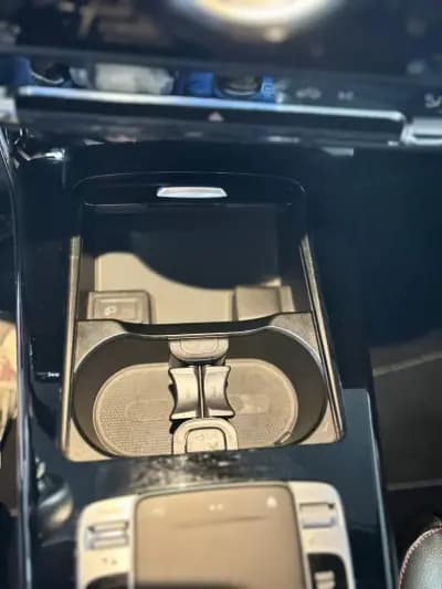 Vendo Mercedes-Benz CLA 200 2020 - 35500 EUR, 41690 km - AUTO.MOTO.pt