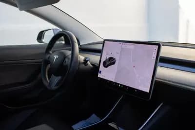 Vendo Tesla Model 3 2020 - 22999 EUR, 135693 km - AUTO.MOTO.pt