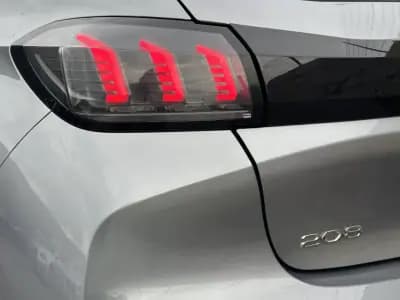 Sell Peugeot 208 2020 - 12900 EUR, 152000 km - AUTO.MOTO.pt