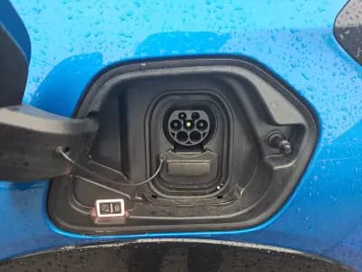 Sell Peugeot e-208 2021 - 16780 EUR, 61770 km - AUTO.MOTO.pt