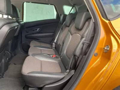 Vendo Renault Scénic 2019 - 16900 EUR, 71000 km - AUTO.MOTO.pt