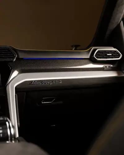 Vendo Lamborghini Urus 2020 - 305000 EUR, 104000 km - AUTO.MOTO.pt