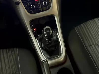 Vendo Opel Astra Sports Tourer 2011 - 6250 EUR, 235000 km - AUTO.MOTO.pt