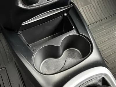 Sell Toyota Yaris 2017 - 11990 EUR, 110000 km - AUTO.MOTO.pt