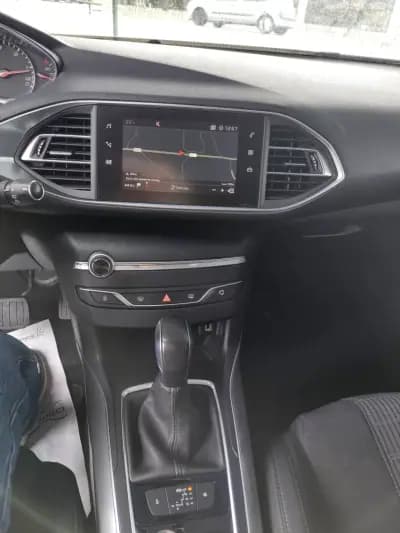 Vendo Peugeot 308 SW 2019 - 16900 EUR, 141724 km - AUTO.MOTO.pt