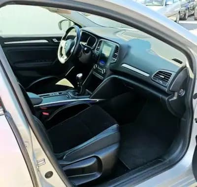 Vendo Renault Mégane 2020 - 18990 EUR, 82646 km - AUTO.MOTO.pt