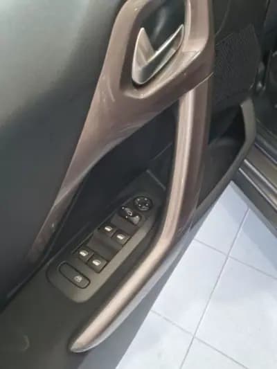 Vendo Peugeot 2008 2015 - 8900 EUR, 153000 km - AUTO.MOTO.pt