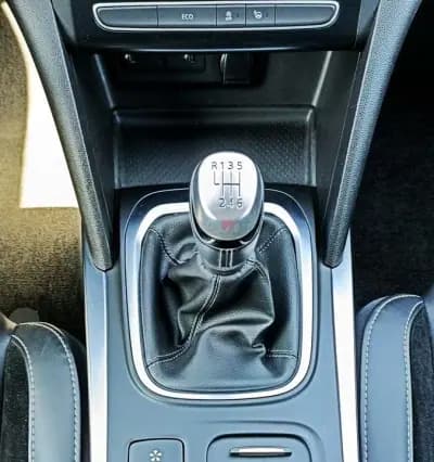 Vendo Renault Mégane 2020 - 18990 EUR, 82646 km - AUTO.MOTO.pt