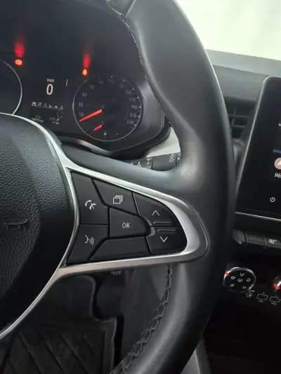 Sell Renault Clio 2023 - 15950 EUR, 58110 km - AUTO.MOTO.pt