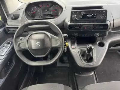 Vendo Peugeot Partner 1.5 BlueHDi Pro Standard 2021 - 14490 EUR, 121725 km - AUTO.MOTO.pt