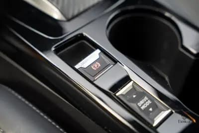 Vendo Peugeot e-208 2023 - 17900 EUR, 25000 km - AUTO.MOTO.pt