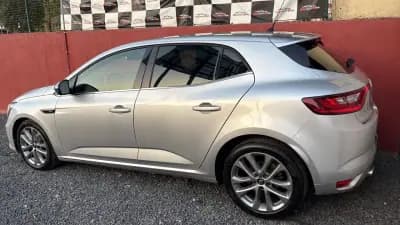 Vendo Renault Mégane 2021 - 13900 EUR, 199000 km - AUTO.MOTO.pt