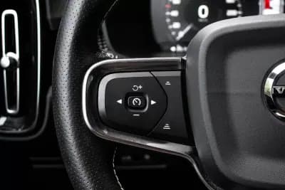 Vendo Volvo XC 40 2020 - 28980 EUR, 88796 km - AUTO.MOTO.pt