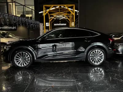 Sell Audi Q8 e-Tron Sportback 2024 - 59990 EUR, 24200 km - AUTO.MOTO.pt