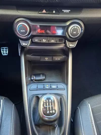 Sell Kia Rio 2021 - 15500 EUR, 70500 km - AUTO.MOTO.pt