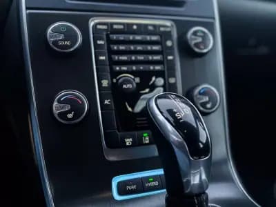 Vendo Volvo V60 2013 - 8990 EUR, 294390 km - AUTO.MOTO.pt