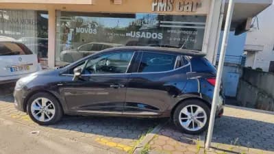 Vendo Renault Clio 2019 - 11900 EUR, 116904 km - AUTO.MOTO.pt