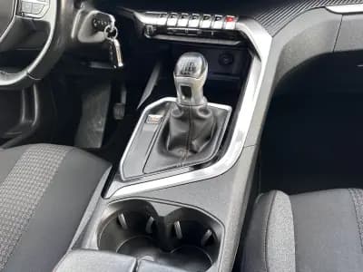 Vendo Peugeot 3008 2019 - 13900 EUR, 180000 km - AUTO.MOTO.pt