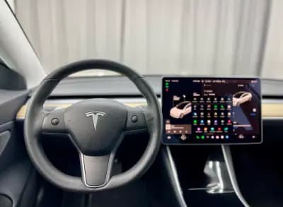 Vendo Tesla Model 3 2019 - 20250 EUR, 179000 km - AUTO.MOTO.pt