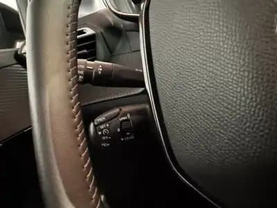 Sell Peugeot e-208 2023 - 22500 EUR, 24843 km - AUTO.MOTO.pt