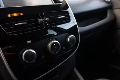 Sell Renault Clio 2017 - 11999 EUR, 138000 km - AUTO.MOTO.pt