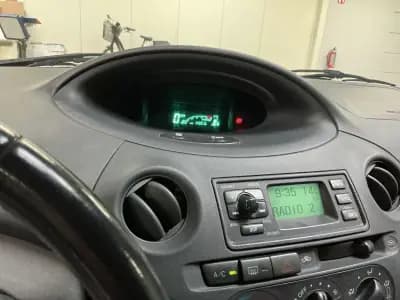 Vendo Toyota Yaris 2004 - 6990 EUR, 173898 km - AUTO.MOTO.pt