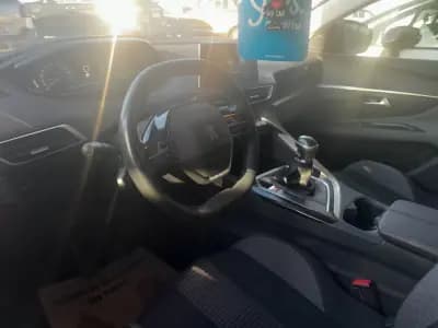 Vendo Peugeot 3008 2019 - 17900 EUR, 125000 km - AUTO.MOTO.pt