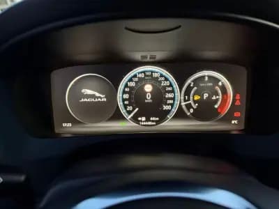 Sell Jaguar F-Pace 2016 - 30999 EUR, 144450 km - AUTO.MOTO.pt