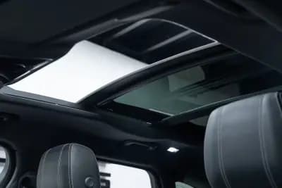 Vendo Land Rover Range Rover Velar 2025 - 55950 EUR, 51000 km - AUTO.MOTO.pt