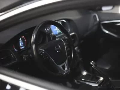 Sell Volvo V40 2015 - 13990 EUR, 147000 km - AUTO.MOTO.pt